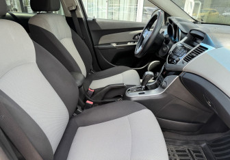 Подержанный автомобиль Chevrolet Cruze Sedan 2012 года (10 фото)