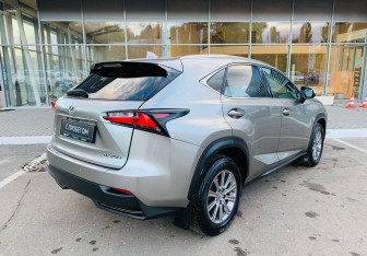Подержанный автомобиль Lexus NX 2015 года (5 фото)