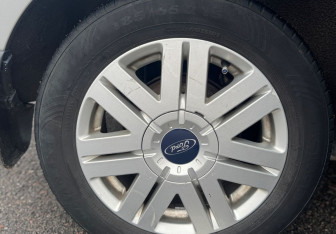 Подержанный автомобиль Ford Fusion 2007 года (13 фото)