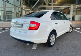 Подержанный автомобиль Skoda Rapid Liftback 2015 года (5 фото)