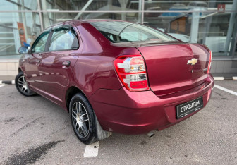 Подержанный автомобиль Chevrolet Cobalt Sedan 2013 года (7 фото)