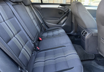 Подержанный автомобиль Volkswagen Golf Hatchback 2012 года (11 фото)
