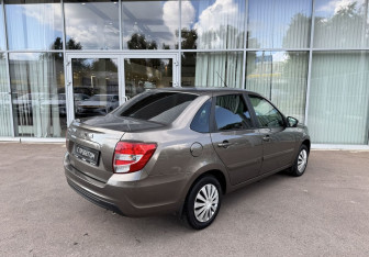 Подержанный автомобиль LADA (ВАЗ) Granta Sedan 2019 года (5 фото)