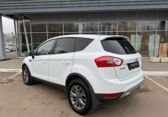 Подержанный автомобиль Ford Kuga 2010 года (7 фото)