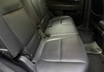 Подержанный автомобиль Mitsubishi Outlander 2015 года (11 фото)