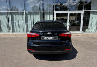 Подержанный автомобиль Kia Cerato Sedan 2014 года (6 фото)