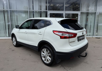Подержанный автомобиль Nissan Qashqai 2015 года (7 фото)