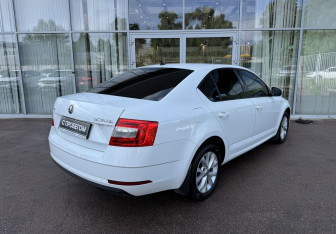 Подержанный автомобиль Skoda Octavia Liftback 2019 года (5 фото)