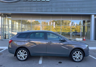 Подержанный автомобиль LADA (ВАЗ) Vesta Wagon 2021 года (4 фото)