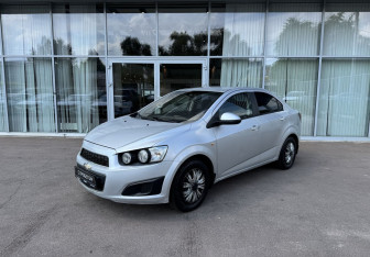 Подержанный автомобиль Chevrolet Aveo Sedan 2013 года (1 фото)