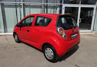 Подержанный автомобиль Chevrolet Spark 2011 года (7 фото)