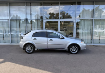 Подержанный автомобиль Chevrolet Lacetti Hatchback 2006 года (4 фото)