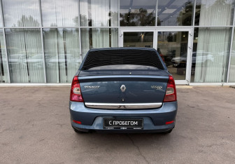 Подержанный автомобиль Renault Logan Sedan 2010 года (6 фото)