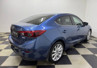 Подержанный автомобиль Mazda Axela Sedan 2017 года (5 фото)
