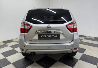 Подержанный автомобиль Nissan Terrano 2014 года (6 фото)