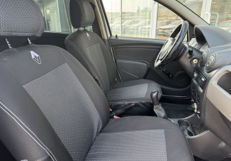 Подержанный автомобиль Renault Sandero 2010 года (10 фото)
