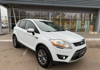 Подержанный автомобиль Ford Kuga 2010 года (3 фото)