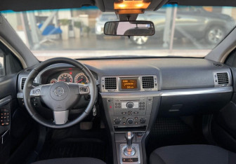 Подержанный автомобиль Opel Vectra Sedan 2006 года (9 фото)