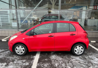 Подержанный автомобиль Toyota Yaris Hatchback 2007 года (8 фото)