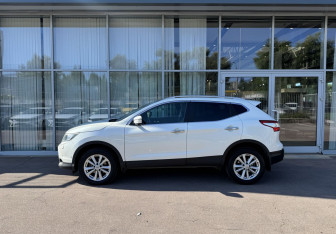 Подержанный автомобиль Nissan Qashqai 2015 года (8 фото)