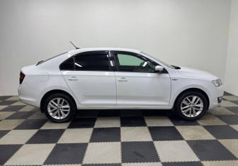 Подержанный автомобиль Skoda Rapid Liftback 2018 года (4 фото)