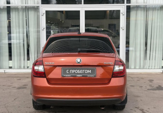 Подержанный автомобиль Skoda Rapid Liftback 2017 года (6 фото)