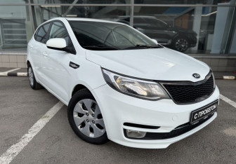 Подержанный автомобиль Kia Rio Hatchback 2016 года (3 фото)