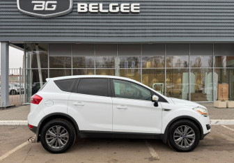 Подержанный автомобиль Ford Kuga 2010 года (4 фото)