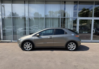 Подержанный автомобиль Honda Civic Hatchback 2008 года (8 фото)