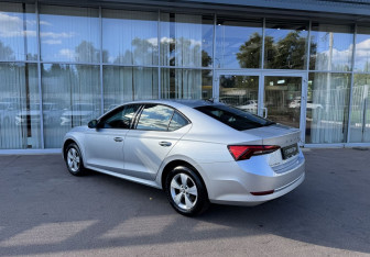 Подержанный автомобиль Skoda Octavia Liftback 2021 года (7 фото)