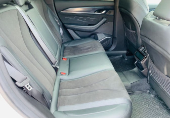 Подержанный автомобиль Geely Monjaro 2024 года (11 фото)