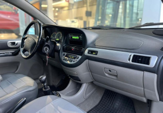 Подержанный автомобиль Chevrolet Rezzo 2008 года (10 фото)