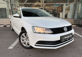 Подержанный автомобиль Volkswagen Jetta Sedan 2016 года (3 фото)