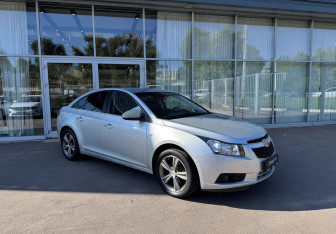Подержанный автомобиль Chevrolet Cruze Sedan 2010 года (3 фото)
