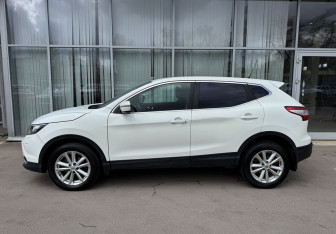 Подержанный автомобиль Nissan Qashqai 2015 года (8 фото)