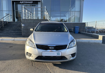 Подержанный автомобиль Kia Ceed Hatchback 2011 года (2 фото)