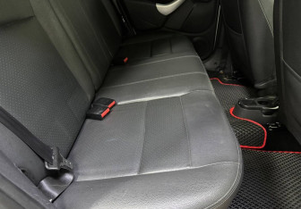 Подержанный автомобиль Nissan Terrano 2014 года (11 фото)