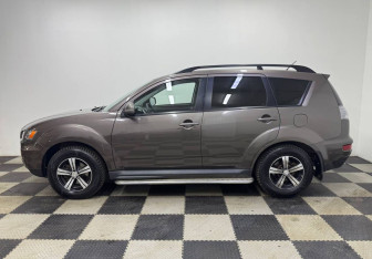 Подержанный автомобиль Mitsubishi Outlander 2011 года (8 фото)