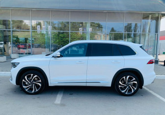 Подержанный автомобиль Geely Monjaro 2024 года (8 фото)