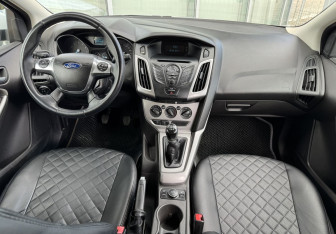 Подержанный автомобиль Ford Focus Hatchback 2013 года (9 фото)