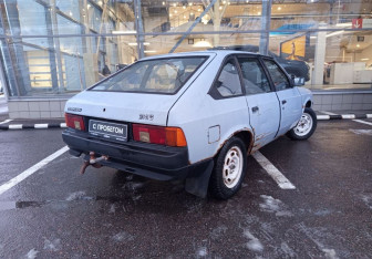 Подержанный автомобиль Москвич 2141 1991 года (5 фото)