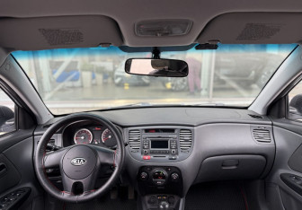 Подержанный автомобиль Kia Rio Sedan 2009 года (9 фото)