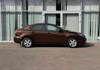 Подержанный автомобиль Mazda 3 Sedan 2013 года (4 фото)