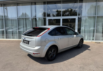 Подержанный автомобиль Ford Focus Hatchback 2011 года (5 фото)