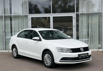 Подержанный автомобиль Volkswagen Jetta Sedan 2016 года (3 фото)