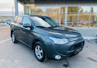 Подержанный автомобиль Mitsubishi Outlander 2013 года (3 фото)