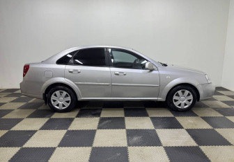 Подержанный автомобиль Chevrolet Lacetti Sedan 2011 года (4 фото)