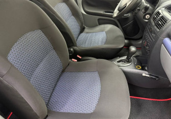 Подержанный автомобиль Renault Symbol 2007 года (9 фото)