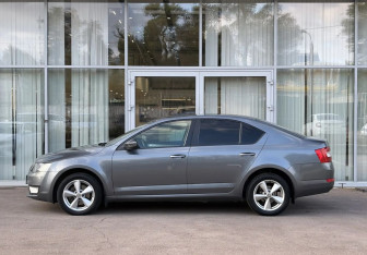 Подержанный автомобиль Skoda Octavia Liftback 2016 года (8 фото)