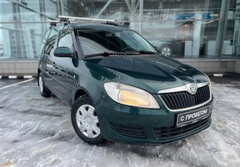 Подержанный автомобиль Skoda Roomster 2010 года (3 фото)